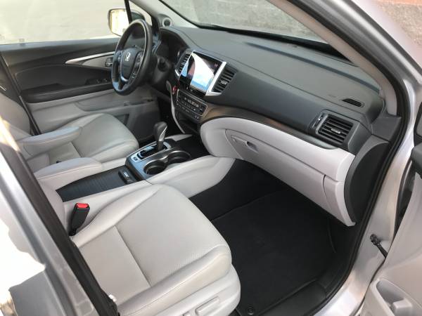 2018 Honda Ridgeline RTL-T AWD 18xxx Miles Navigation 26 MPG Warranty for sale in Circle Pines, MN – photo 10