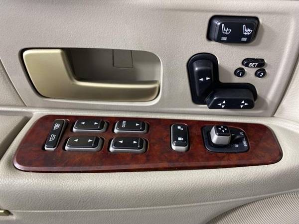 2004 Lincoln Town Car Ultimate - sedan - cars & trucks - by dealer -... for sale in Shakopee, MN – photo 9