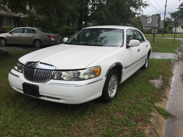 1998 Lincoln Town Car Signature Series for sale in Jacksonville, NC – photo 2