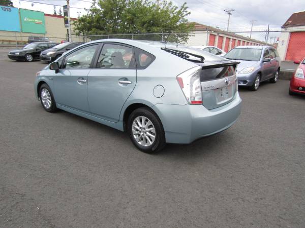 2013 Toyota Prius Plug-in Hybrid Advanced, 90 MPG City/102 MPG Hyw for sale in Portland, OR – photo 3