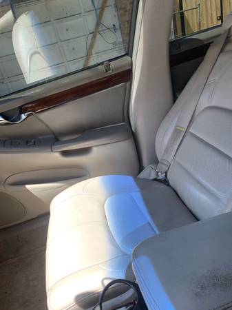 selling a 2001 Cadillac Deville dts for sale in Chicago, IL – photo 8