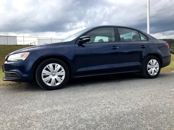 2014 Volkswagen Jetta SE - cars & trucks - by dealer - vehicle... for sale in Shippensburg, PA – photo 2