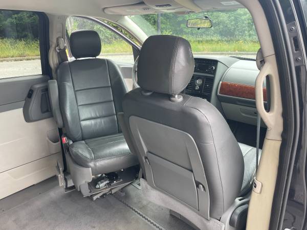 2008 Chrysler Town & Country Wheelchair Van - - by for sale in Newnan, GA – photo 9