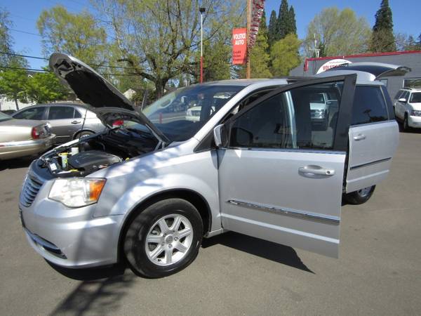 2011 Chrysler Town & Country 4dr Wgn Touring SILVER 136k STOW N GO for sale in Milwaukie, OR – photo 24