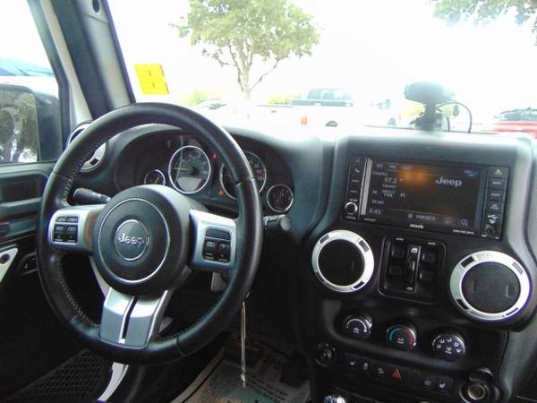 2015 Jeep Wrangler Unlimited Rubicon Hard Rock 4x4(CLEAN!) for sale in Devine, TX – photo 13