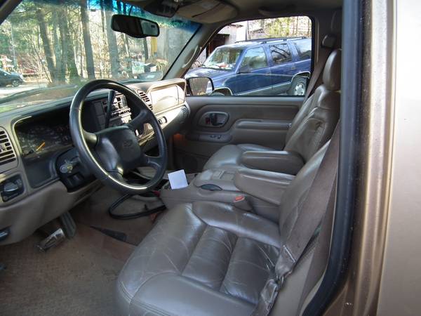 99 4x4 CHEVY :lt: k1500 SUBURBAN LOADED! - cars & trucks - by owner... for sale in Northfield Falls, VT – photo 13