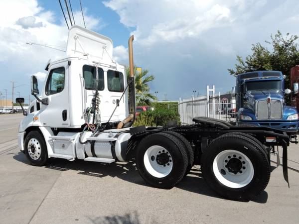2011 FREIGHTLINER CASCADIA DAYCAB DD13 with for sale in Grand Prairie, TX – photo 15
