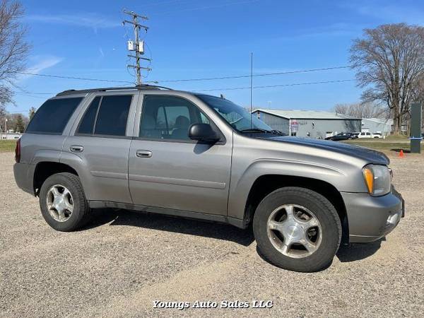 2008 Chevrolet TrailBlazer LT2 4WD 4-Speed Automatic for sale in Fort Atkinson, WI – photo 2