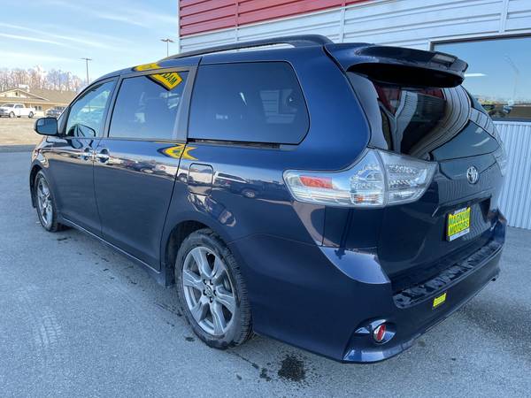 2018 Toyota Sienna SE FWD - - by dealer - vehicle for sale in Wasilla, AK – photo 4