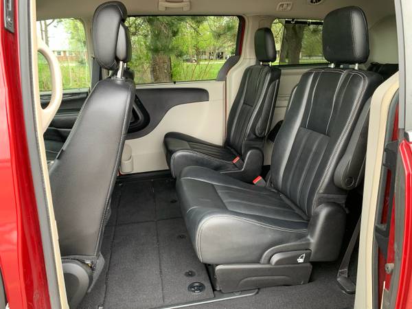 2016 Chrysler Town Country 4dr Wgn Touring - - by for sale in Flint, MI – photo 12