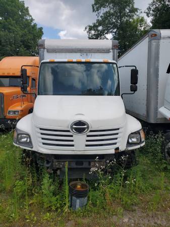 2005 MITSUBISHI FUSO FM61F 20 BOX TRUCK - - by dealer for sale in Cold Spring, NY – photo 2