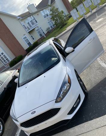 2017 Ford Focus sel - cars & trucks - by owner - vehicle automotive... for sale in Fort Wayne, IN – photo 2