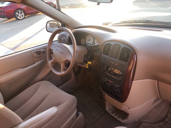 2003 CHRYSLER TOWN & COUNTRY - cars & trucks - by dealer - vehicle... for sale in Sedalia, MO – photo 11