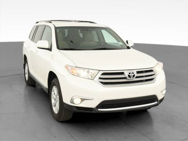 2013 Toyota Highlander Plus Sport Utility 4D suv White - FINANCE -... for sale in Rochester , NY – photo 16