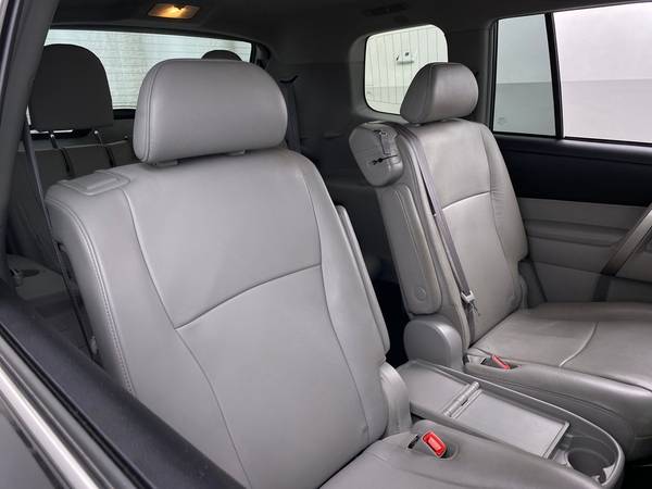 2013 Toyota Highlander SE Sport Utility 4D suv Gray - FINANCE ONLINE... for sale in Arlington, District Of Columbia – photo 19