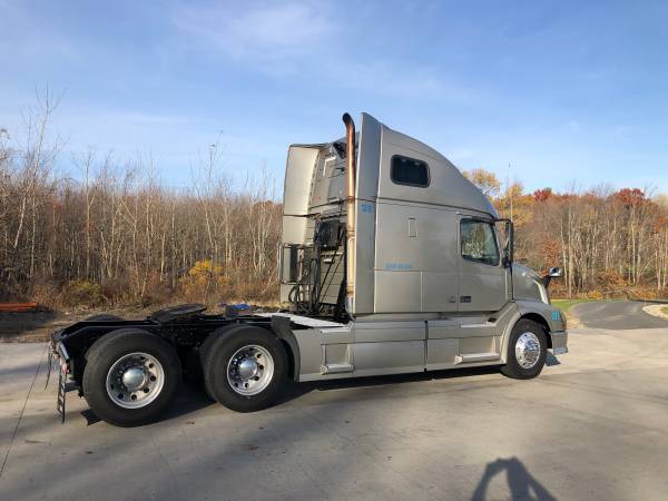 2009 Volvo vnl 670 - cars & trucks - by owner - vehicle automotive... for sale in Westfield, MA – photo 4