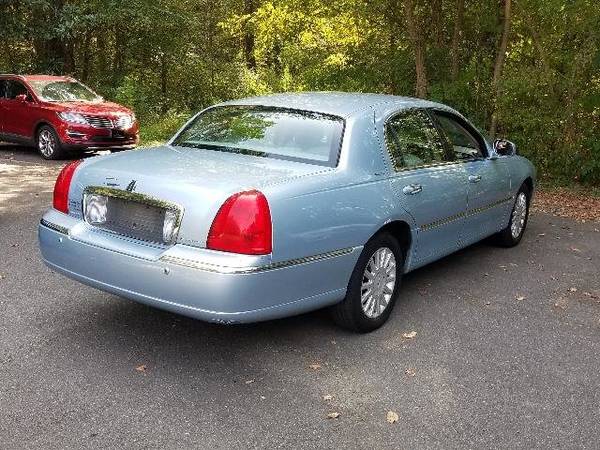 2005 *Lincoln* *Town Car* *4dr Sedan Signature* Ligh for sale in Raleigh, NC – photo 4