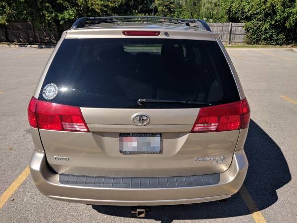 2005 Toyota Sienna LE AWD Power Door DVD Tow-Hitch LOADED One Owner !! for sale in Glenview, IL – photo 4