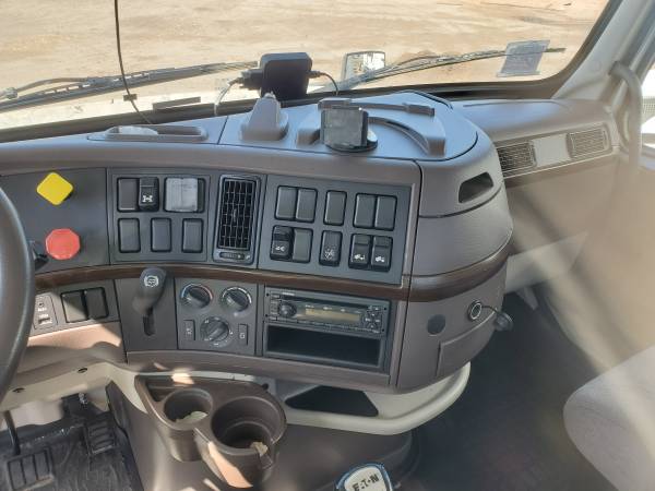 VOLVO VNL 2014 130k miles for sale in Brentwood, CA – photo 5