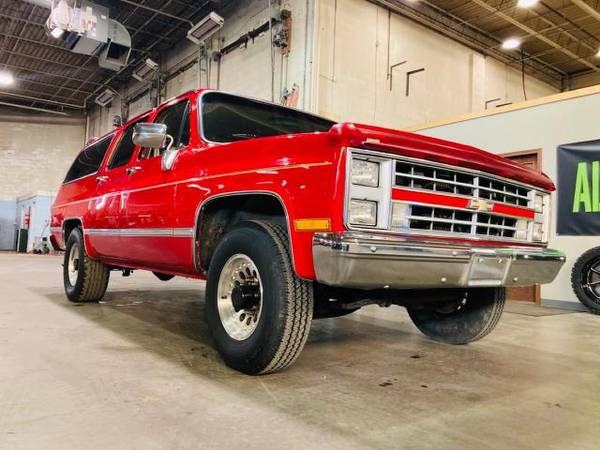 1986 Chevrolet Suburban C20 Tailgate - cars & trucks - by dealer -... for sale in Cleveland, OH – photo 3