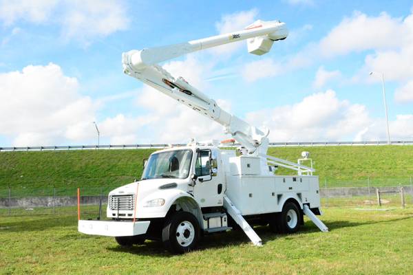 2009 FREIGHTLINER M2 ALTEC BUCKET TRUCK 55FT - - by for sale in Other, NC – photo 2