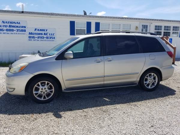 2005 Toyota Sienna XLE - Low Miles! Leather! DVD! Heated Seats! for sale in Independence, Mo, 64058, MO – photo 2