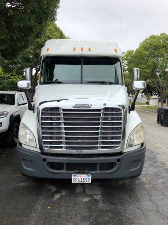 2010 Freightliner Cascadia for sale in Downey, CA – photo 3
