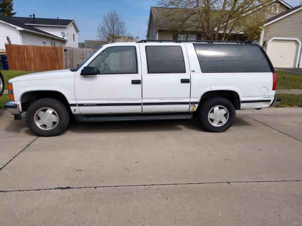 1999 Chevy Suburban for sale in Grove City, OH – photo 3