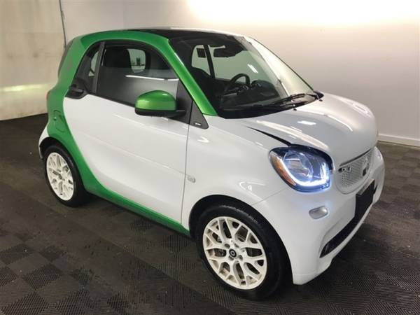 2017 Smart fortwo electric drive - cars & trucks - by dealer -... for sale in Tyngsboro, NH – photo 4