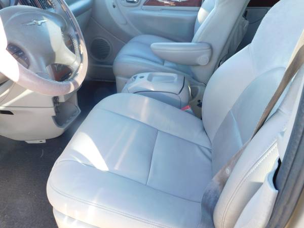 2005 Chrysler Town&Country - cars & trucks - by dealer - vehicle... for sale in Topeka, KS – photo 16