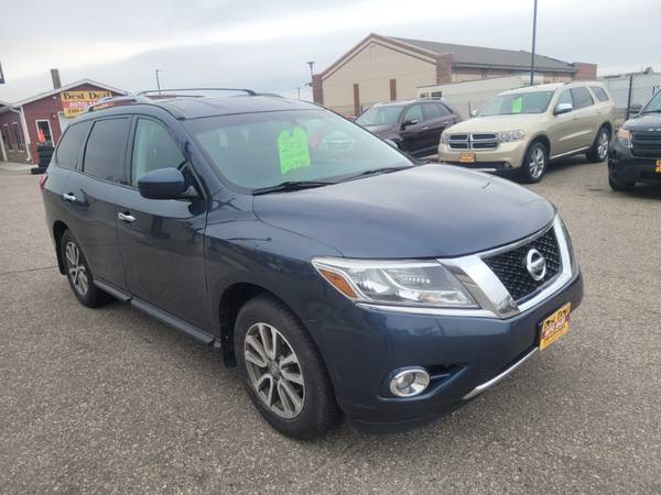 2015 Nissan Pathfinder SV 4WD - - by dealer - vehicle for sale in Moorhead, ND – photo 3