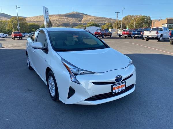 2017 *Toyota* *Prius* *Four* White - cars & trucks - by dealer -... for sale in Wenatchee, WA – photo 12