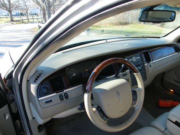 2006 Lincoln Town Car Signature Limited Leather Must Be Seen... for sale in East Providence, RI – photo 17
