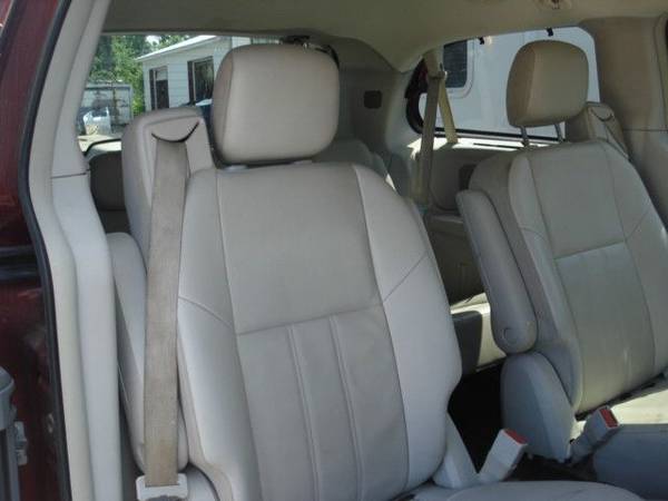 2008 Chrysler Town and Country - cars & trucks - by dealer - vehicle... for sale in ottumwa, IA – photo 10