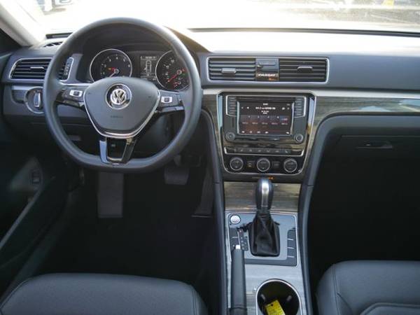 2018 Volkswagen Passat 2.0T SE for sale in Burnsville, MN – photo 19