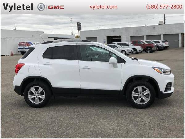2017 Chevrolet TRAX wagon AWD 4dr LT - Chevrolet Summit White - cars... for sale in Sterling Heights, MI – photo 3