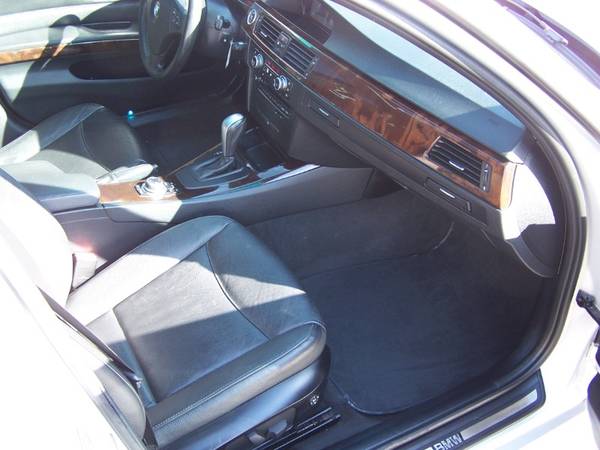 2011 BMW 328i xDRIVE AWD 4-DOOR SEDAN 6CYL CLEAN LOADED LOWER MILEAGE for sale in Joliet, IL – photo 11