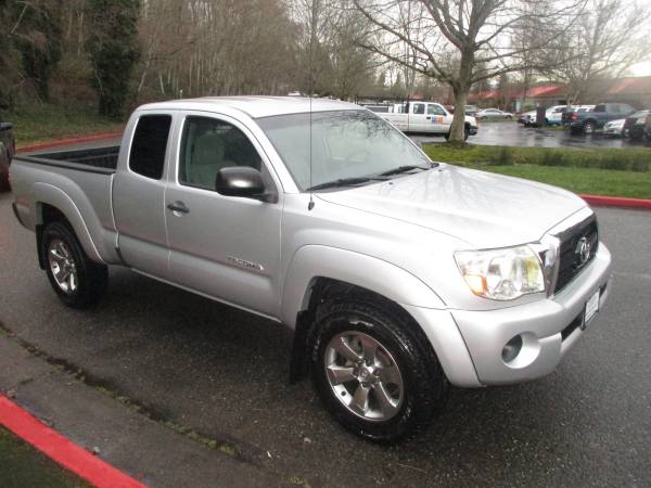 2011 Toyota Tacoma Access Cab SR5 4WD --5speed, Backup Cam, Clean-- for sale in Kirkland, WA – photo 3