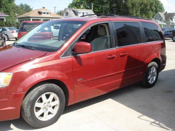 2008 Chrysler Town and Country - cars & trucks - by dealer - vehicle... for sale in ottumwa, IA – photo 4