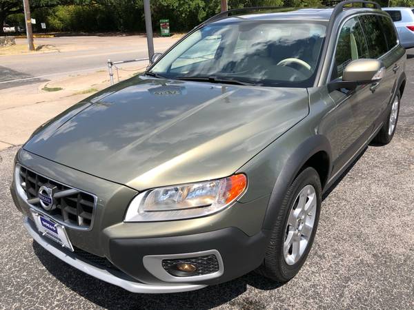 LIKE BRAND NEW! 2010 Volvo XC70 AWD Wagon 3.2L Loaded Moonroof... for sale in Austin, TX – photo 5