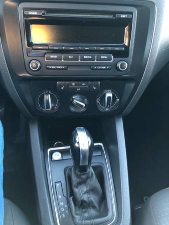 Gas Saver 15 VW Jetta Compact Sedan Excellent condition! White & for sale in Brooklyn, NY – photo 13