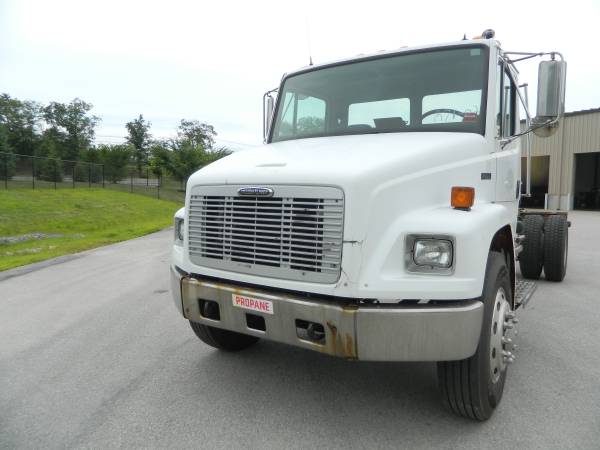 2002 FREIGHTLINER FL-70 CAB/CHASSIS for sale in douglas, MA – photo 12