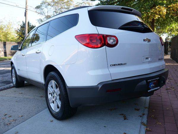 2009 Chevrolet Chevy Traverse 09 TRAVERSE, THIRD ROW SEATING,... for sale in Massapequa, NY – photo 4