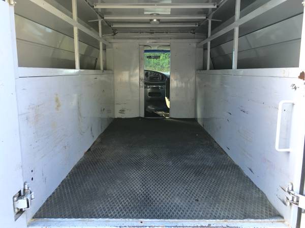2007 FORD E350 11FT READING UTILITY BODY VAN LADDER RACK CLEAN NICE for sale in western mass, MA – photo 9