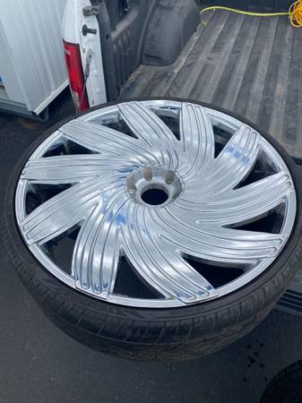 Set of 28s for Yukon/Tahoe/Suburban for sale in Chicago, IL – photo 3
