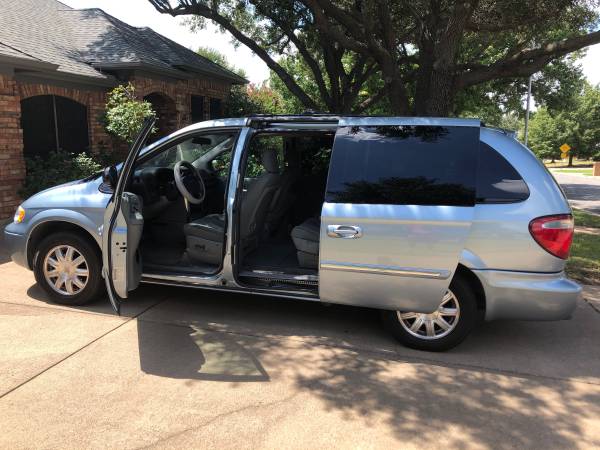 2005 Chrysler Town & Country for sale in North Richland Hills, TX – photo 2