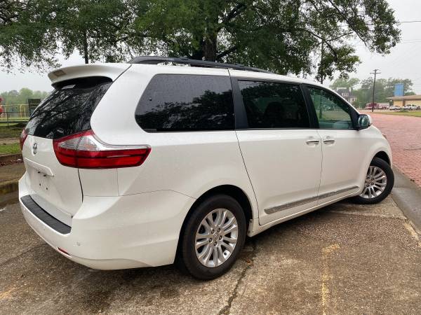 2017 Toyota Sienna XLE - - by dealer - vehicle for sale in Gladewater, TX – photo 4