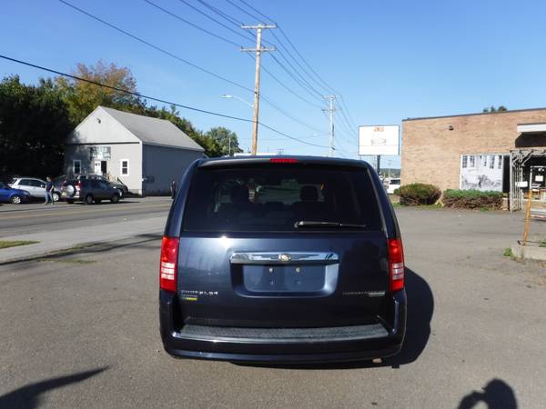 09 Chrysler Town & Country LX V6 Auto Loaded 90K Clean Carfax! for sale in ENDICOTT, NY – photo 6