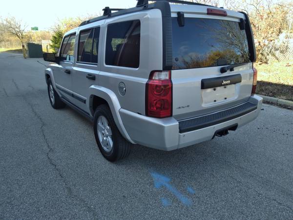 2006 Jeep Commander 4x4 with third row seating - cars & trucks - by... for sale in Indianapolis, IN – photo 2