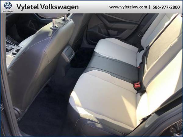 2019 Volkswagen Jetta sedan R-Line Auto w/SULEV - Volkswagen Deep for sale in Sterling Heights, MI – photo 9